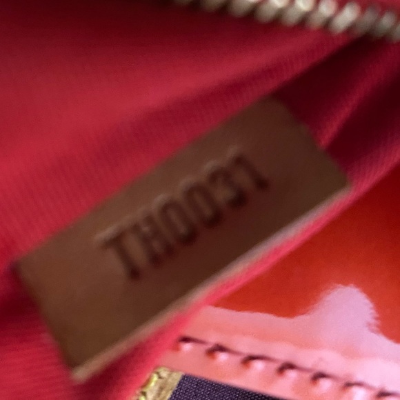 LOUIS VUITTON RED VERNIE SAC PLAT 230033120 code inside bag - Picture 7 of 12